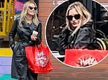 Kate Moss proudly totes her 65p Aldi reusable bag after SHOCKING ...