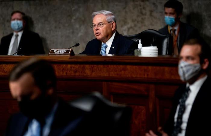 U.S. senators push for broader Iran deal, not return to 