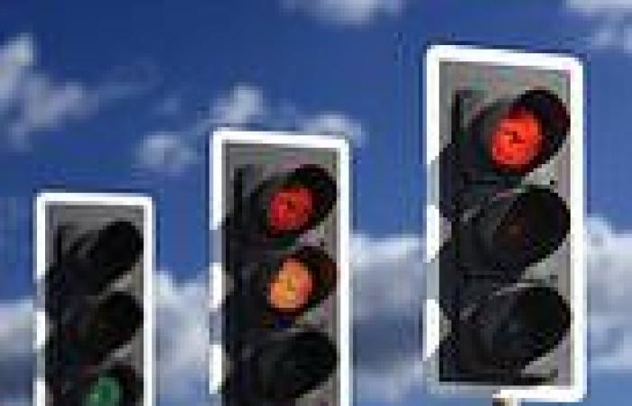 Driving: Traffic lights that tell you how fast to go to avoid a red may be ...