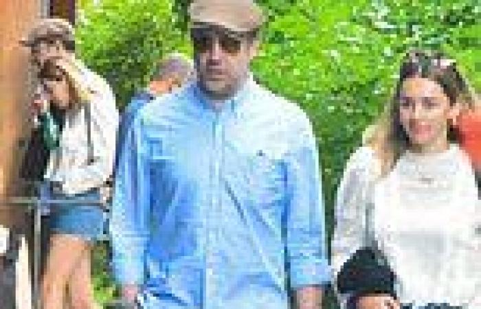 Jason Sudeikis looks at ease during day date with new girlfriend Keeley Hazell ...