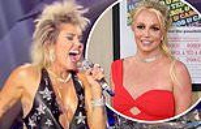 'Free Britney!' Miley Cyrus shows support for Britney Spears in Las Vegas ...