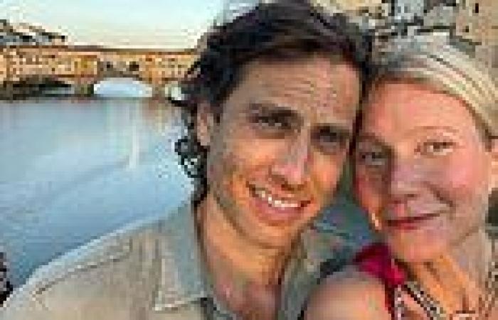Gwyneth Paltrow and Brad Falchuk play 'tourists' as they take in the sights in ...