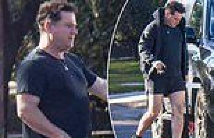 Karl wears short shorts! Today host Karl Stefanovic shows off his trim pins in ...