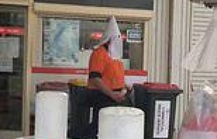 Covid lockdown Sydney: Disgraceful moment a tradie uses a Ku Klux Klan ...