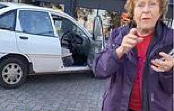 Women help elderly driver escape Melbourne car park