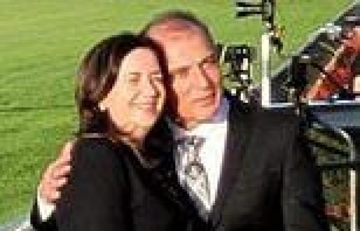 Queensland premier Annastacia Palaszczuk spotted posing for photos without a ...