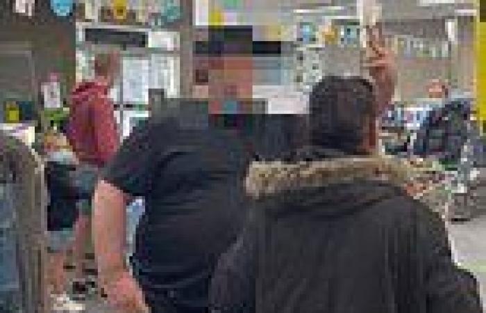 Covid-19 Australia: Woolworths shopper explodes after being asked to wear his ...