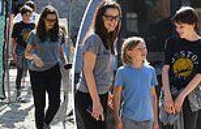 Jennifer Garner takes her kids on a tour of their new Brentwood home that's ...