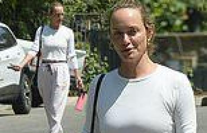 Amber Valletta shows off her fresh-faced beauty as she goes make-up free on her ...