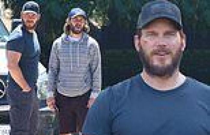 Chris Pratt and Taylor Kitsch film a boat scene in Lake Arrowhead for their ...