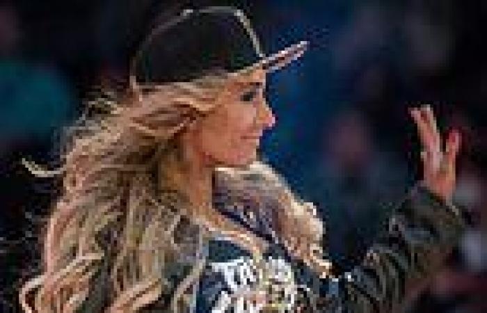 WWE star Carmella's bra bursts open mid match but she keeps fighting and ...