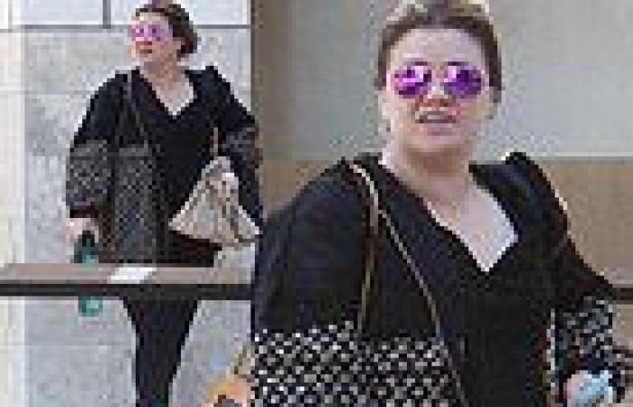 Kelly Clarkson heads to work after it's revealed she earns more than ...