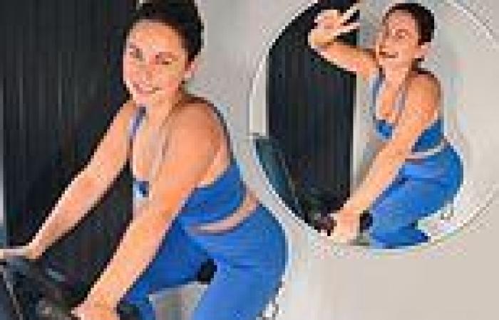 Sam Faiers cuts a sporty figure in a cobalt co-ord as she reveals that exercise ...