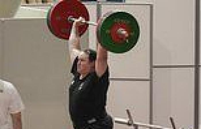 Transgender weightlifter Laurel Hubbard trains before ...
