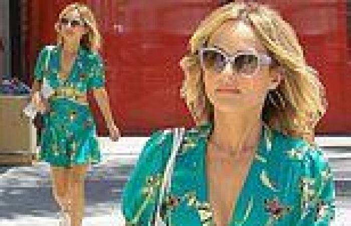 Celebrity chef Giada De Laurentiis sizzles in plunging green minidress as she ...