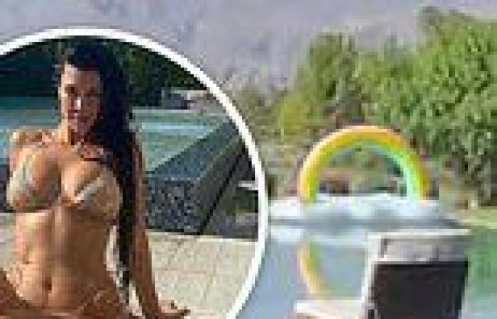 Kourtney Kardashian enjoys her family's Palm Springs mansion for Labor Day ...