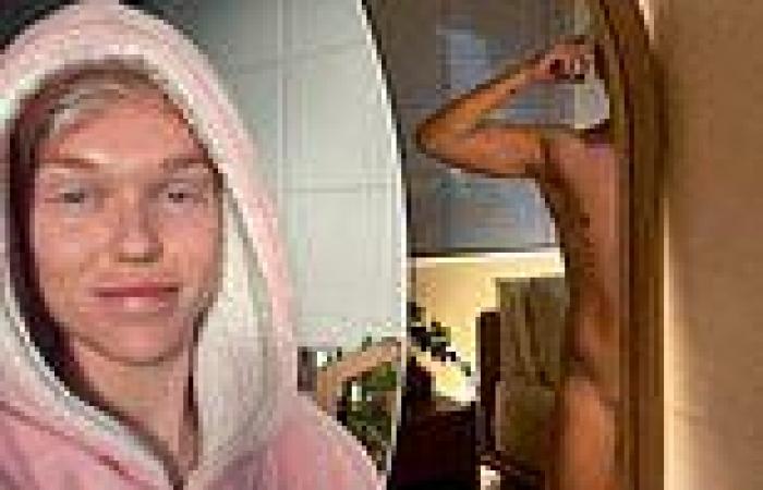Jack Vidgen poses for a completely naked in mirror selfie