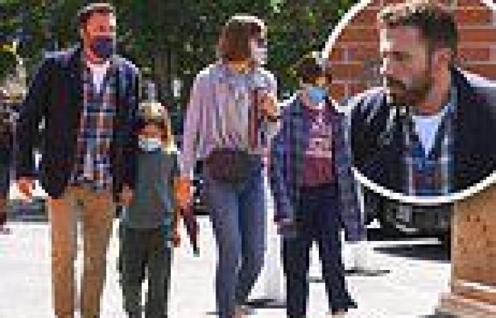 Ben Affleck's daughter Violet, 15, drives actor and her two younger siblings to ...