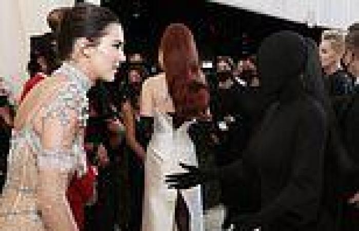 Kim Kardashian reveals what Kendall Jenner said to her in THAT viral photo from ...