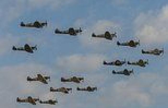 Visitors enjoy spectacular displays at Duxford's 1940-themed Battle of Britain ...