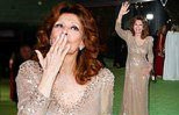 Sophia Loren blows a kiss at The Academy Museum of Motion Pictures opening ...