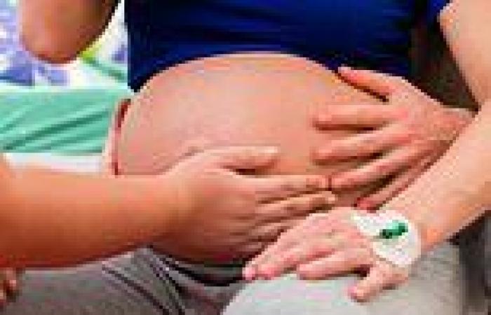 Mothers at risk of suffering pre-eclampsia should be given aspirin to stop ...