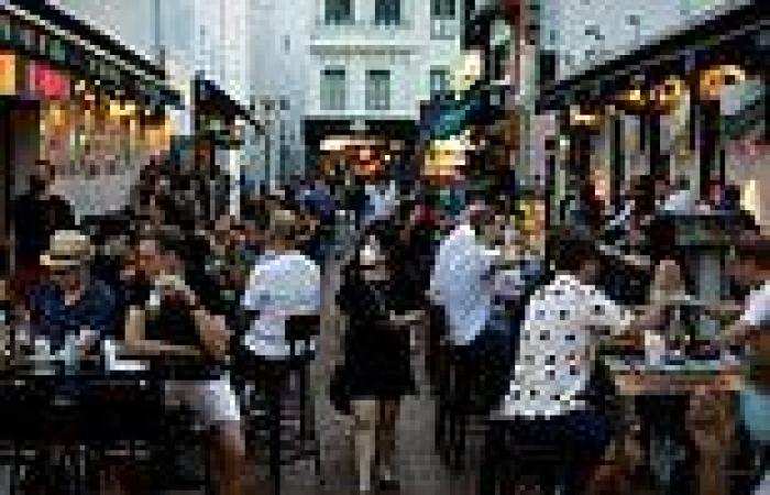 Singapore's disease expert warns Australia to 'prepare more Covid beds' after ...
