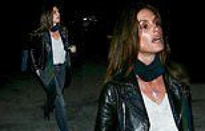 Cindy Crawford sports leather jacket and jeans to rock out at the Hollywood ...