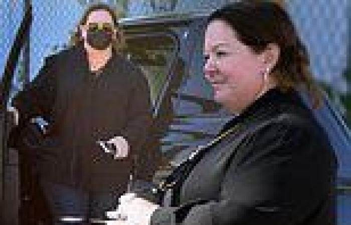 Melissa McCarthy dresses down in black as she meets up with friends at a local ...