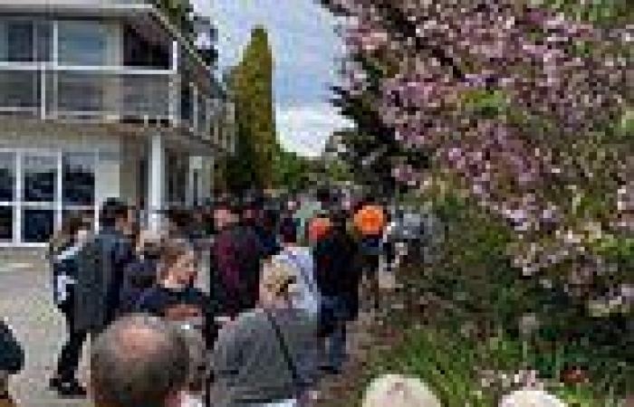 Colac, Victoria: Huge crowds queue up outside general practice to get exemption ...