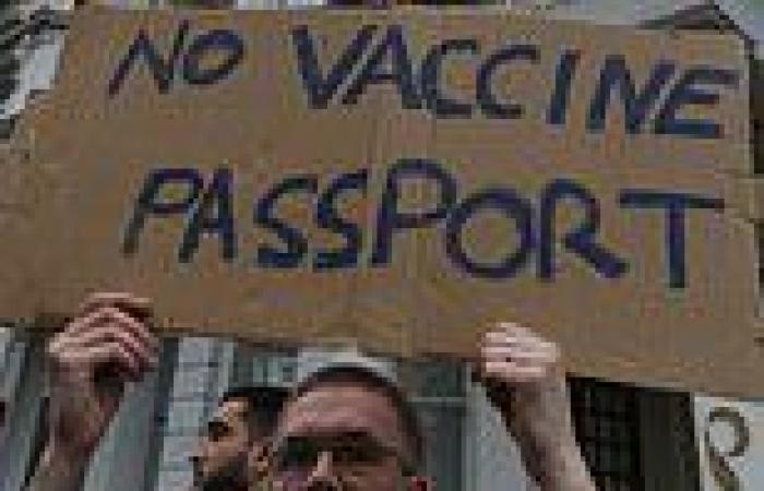 Hundreds of anti-vaxxers march through London demanding 'don't jab our kids' ...