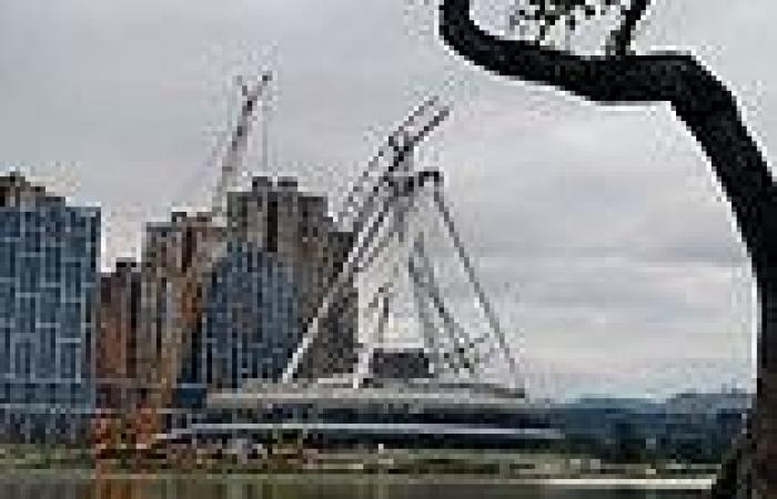 Ferris wheel collapses while being built in Chinese city as rescuers use crane ...