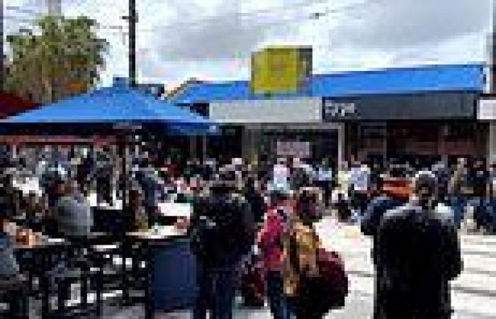 Anti-vaxxers stage protest at popular dining strip in St Kilda Melbourne to ...