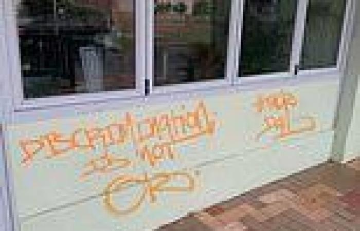 Wild anti-vaxxers vandalise Melbourne café for enforcing Covid rules: ...