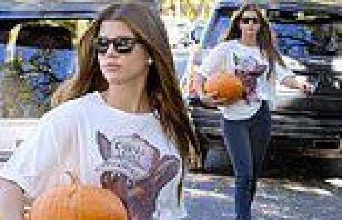 Sofia Richie gets into the Halloween spirit while toting a pumpkin in Beverly ...