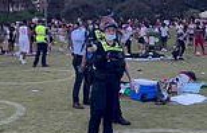 Melbourne St Kilda violence: Police clash with youths at beach