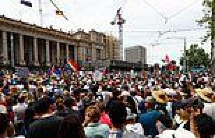 Thousands gather in Melbourne to protest the state's vaccine mandate and ...