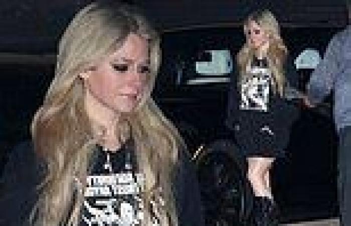 Avril Lavigne puts on a leggy display in oversized black hoodie on date with ...