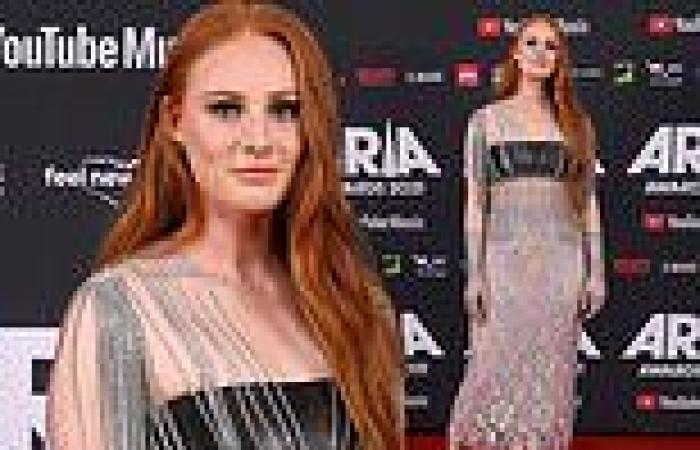 2021 ARIA Awards: Vera Blue steps out in an attention-grabbing ensemble