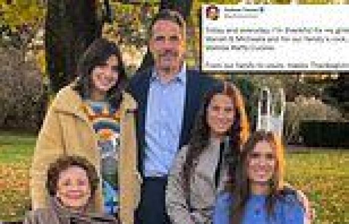 Cuomo shares Thanksgiving family photo alongside daughters with one wearing ...