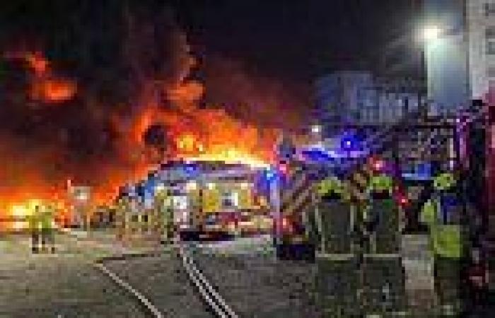 100 firefighters race to huge metal fire at industrial estate in Nottingham