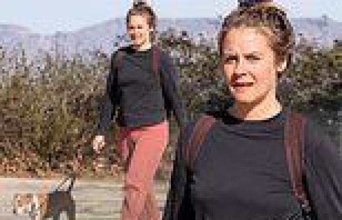 Alicia Silverstone takes her dog for a walk through the hills of Los Angeles in ...