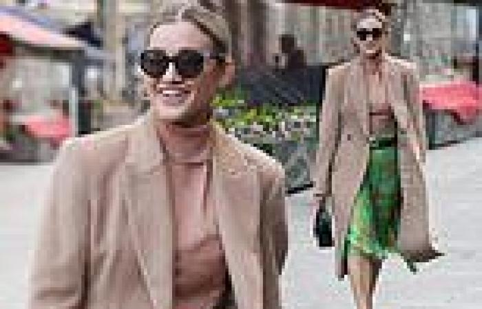 Ashley Roberts looks effortlessly stylish in colour blocked neutrals and ...