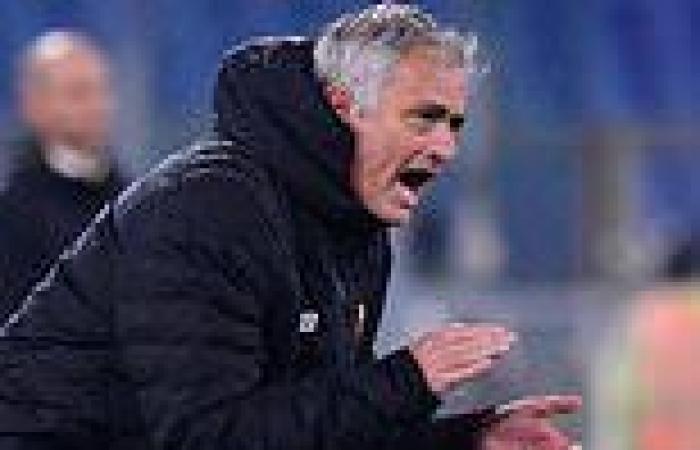 sport news Furious Jose Mourinho 'confronts referee in the tunnel' after Roma's 1-0 defeat ...