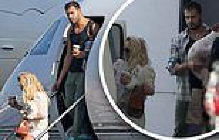 Britney Spears lands back in LA after Cabo trip with fiance Sam Asghari to ...