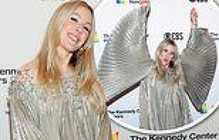 Ellie Goulding resembles Christmas angel in 'winged' dress at 44th Kennedy ...