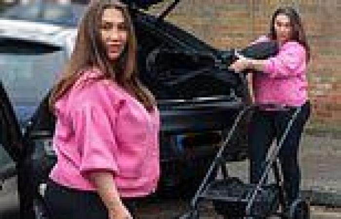 Lauren Goodger dresses her curvaceous figure in a pink cardigan and skintight ...