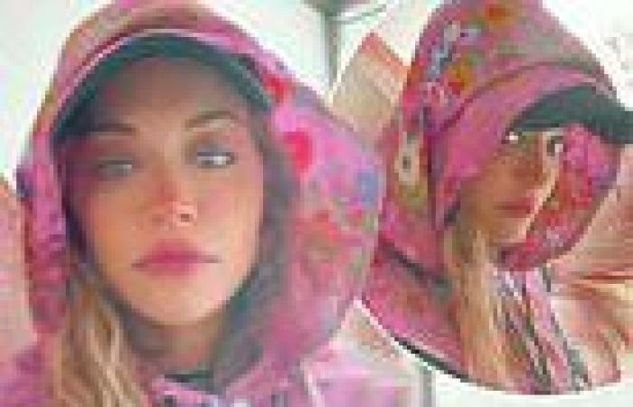 Rita Ora nails granny chic with a £650 floral Gucci hood as she deals with 'a ...