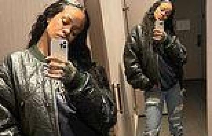 Rihanna puckers up for a mirror selfie before her dinner date with beau A$AP ...