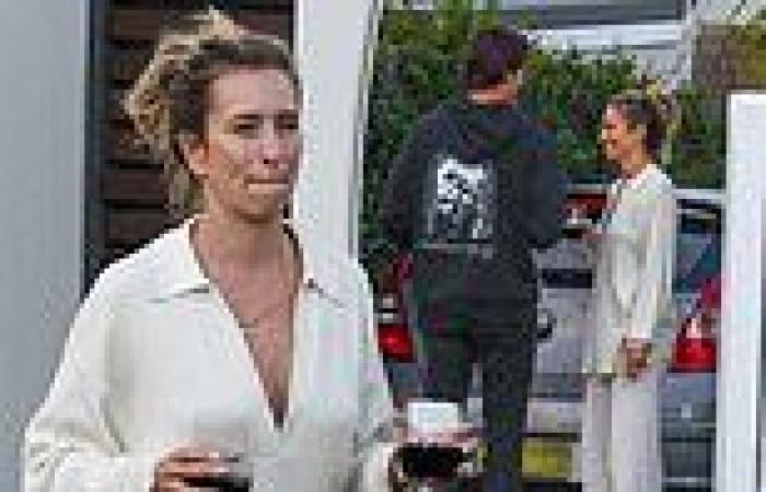 Renee Bargh watches the sunset with boyfriend Andrew Lange on Sydney's ...